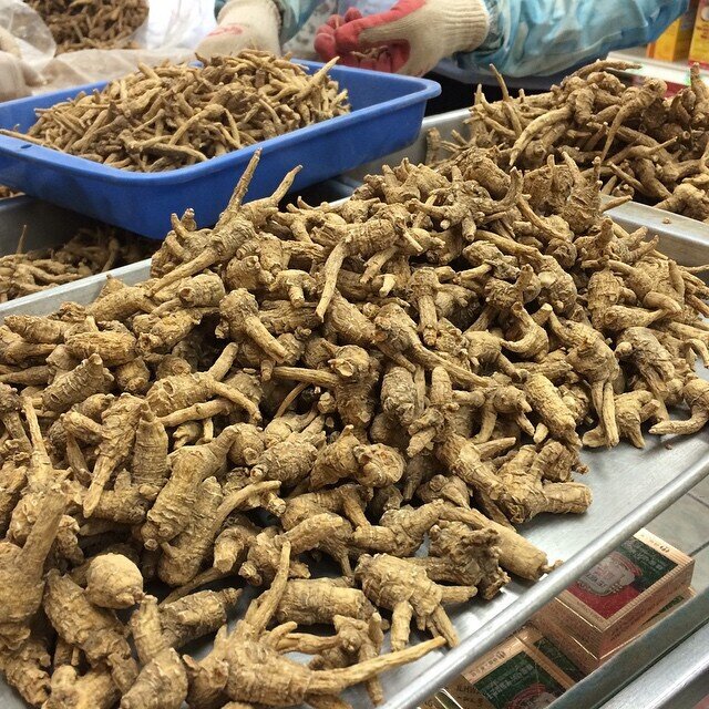 Fresh ginseng roots at Ewa Trading